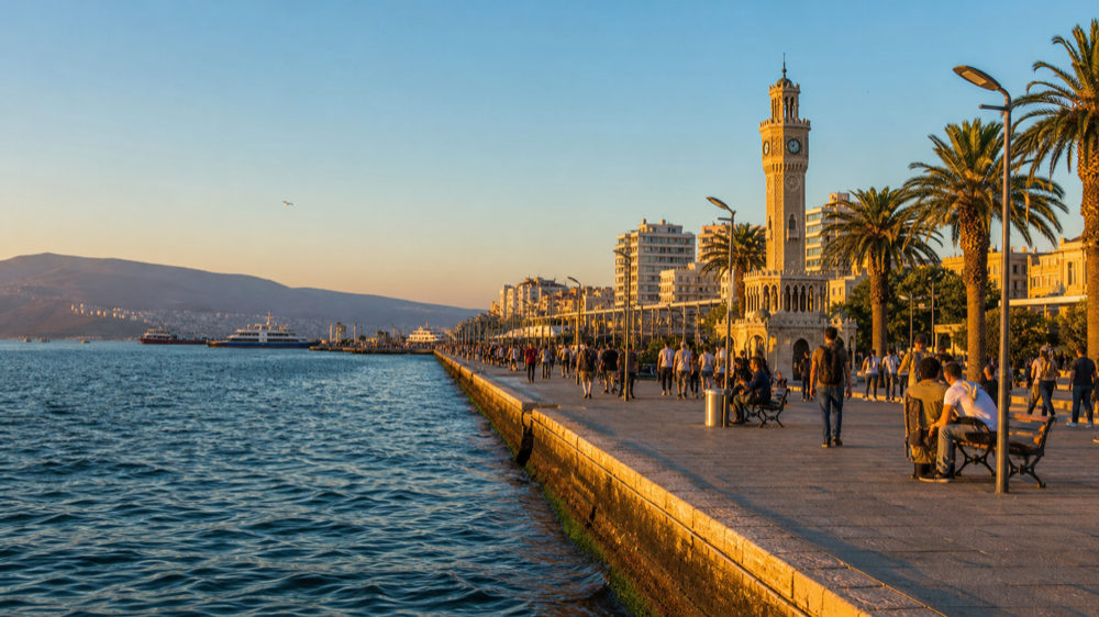 İzmir Saat Kulesi ve Kordon manzarası